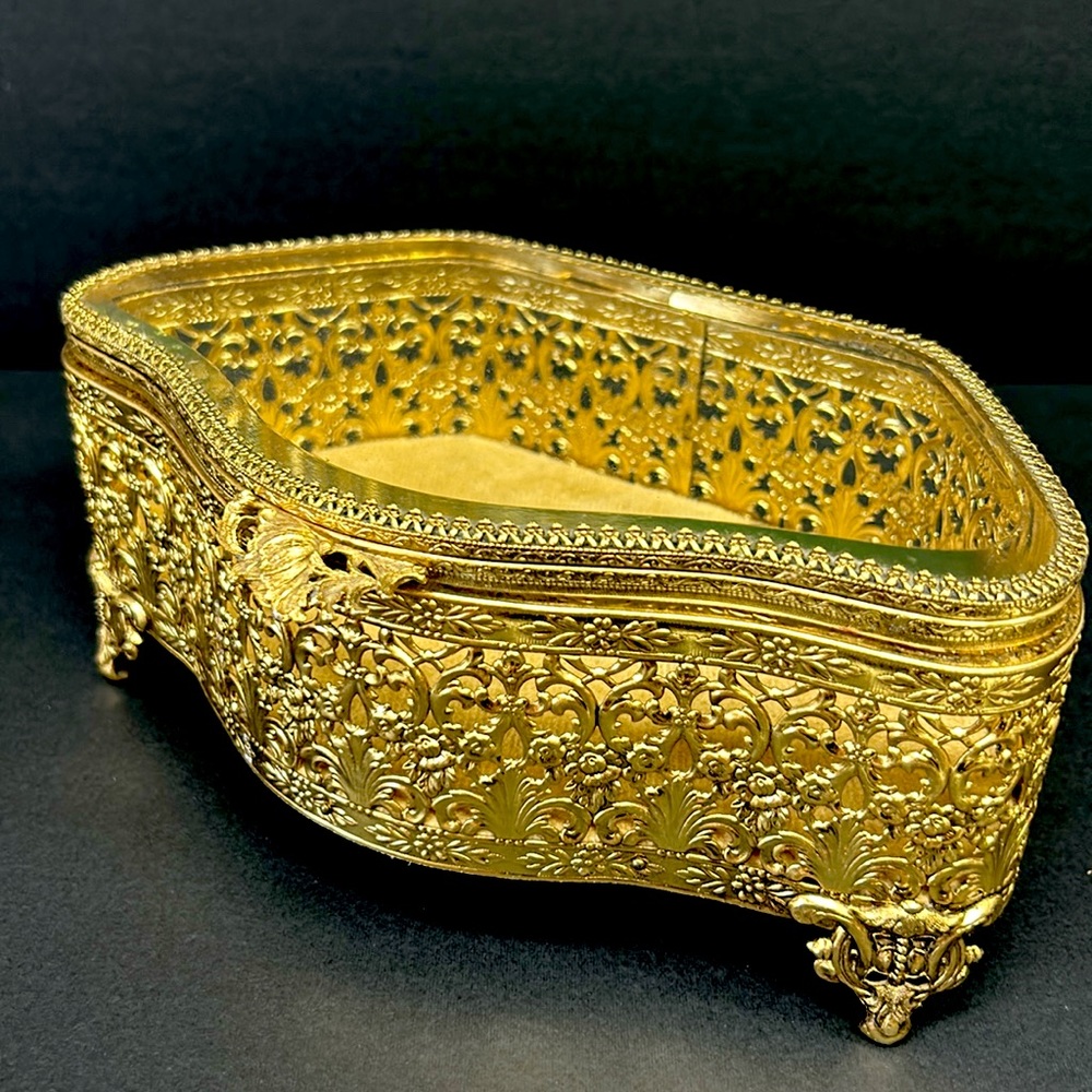 Vintage 8 x 5 brass Ormolu / filigree beveled glass lidded jewelry cask…